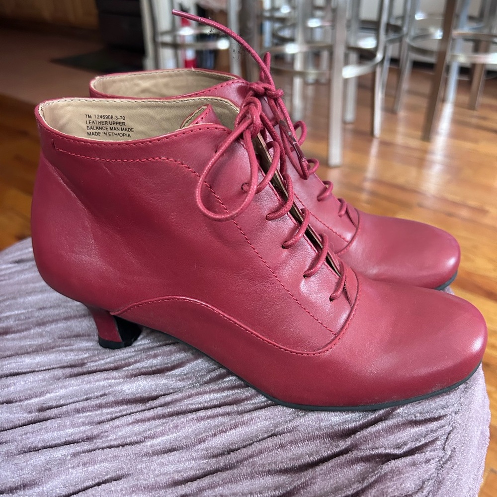 Burgundy Array Booties Size 7. Brand New. - image 3